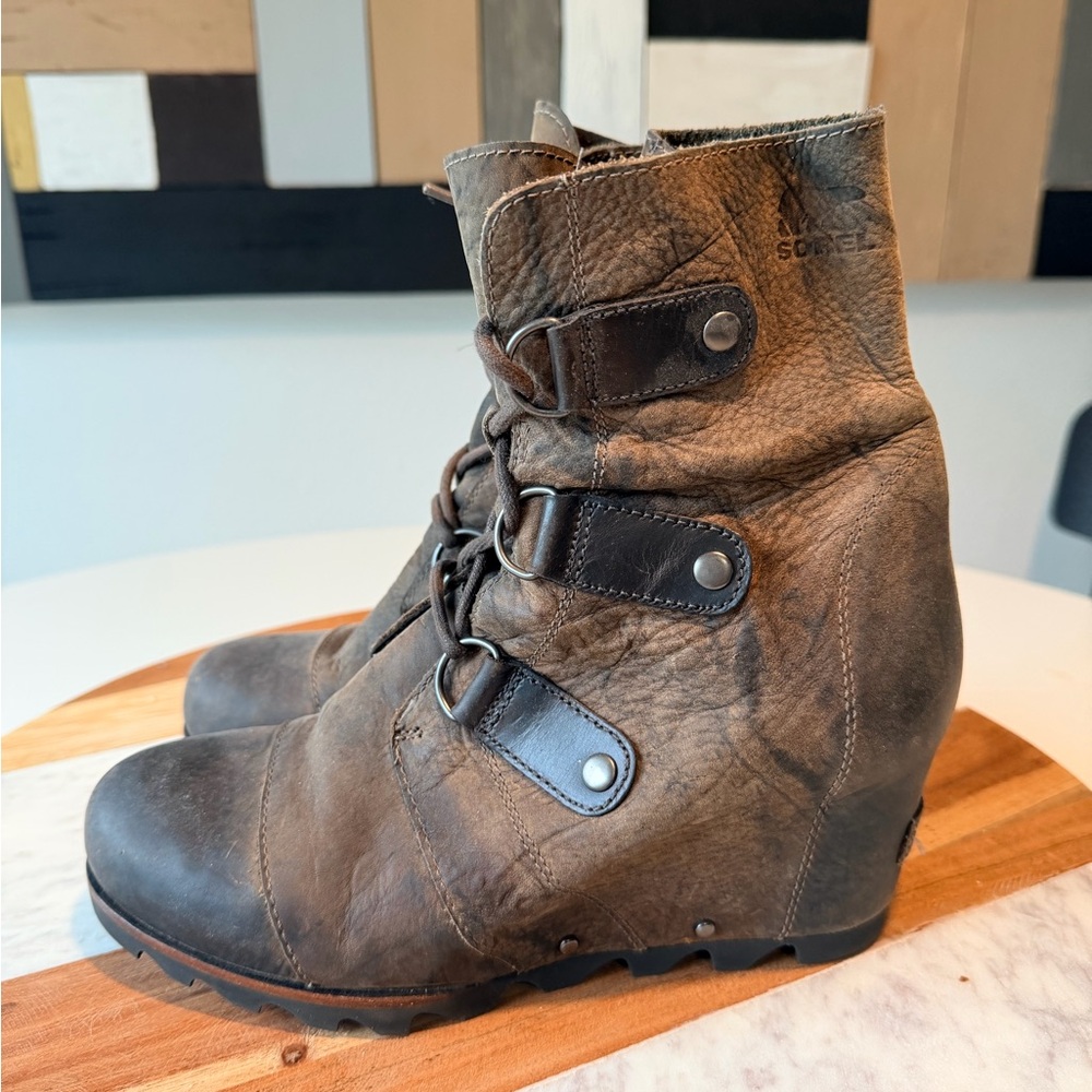 Sorel Women's Joan of the Arc Dark Brown Lace Up Boots